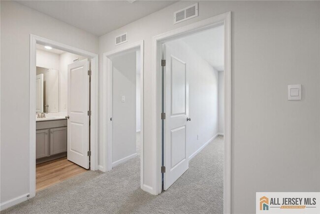 Building Photo - 25 Elliot Ln