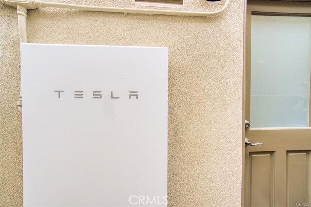 Building Photo - 13 Bernay