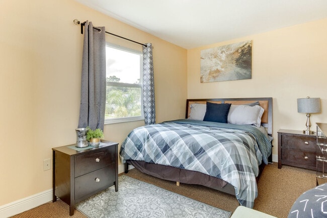Building Photo - 7232 Lazy Hill Dr