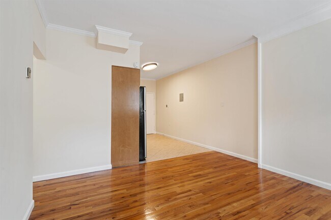 Building Photo - 1016 Willow Ave