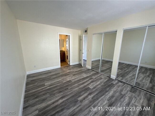 Building Photo - 7200 W Pirates Cove Rd