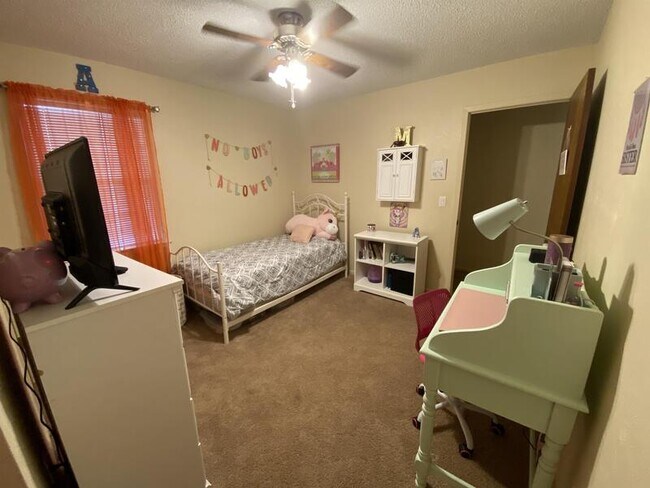 Building Photo - 5510 Greentree Ave