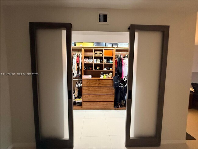 Building Photo - 6039 Collins Ave