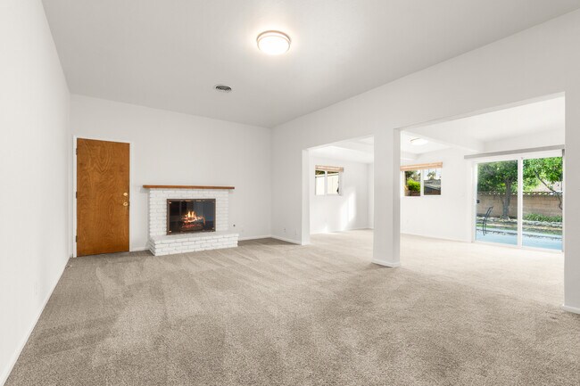 Building Photo - 5651 N Bryn Mawr St