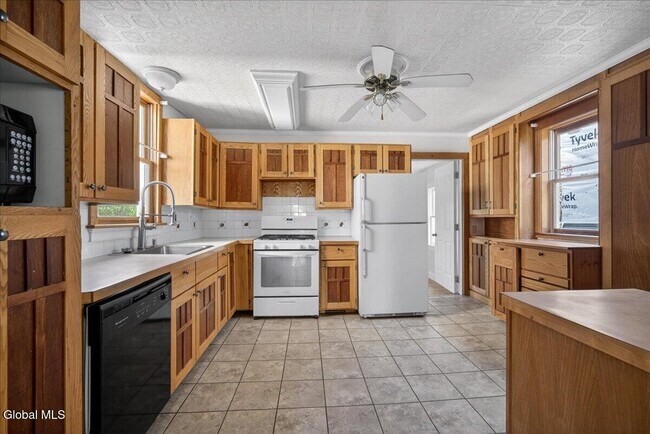 Building Photo - 204 Saratoga Ave