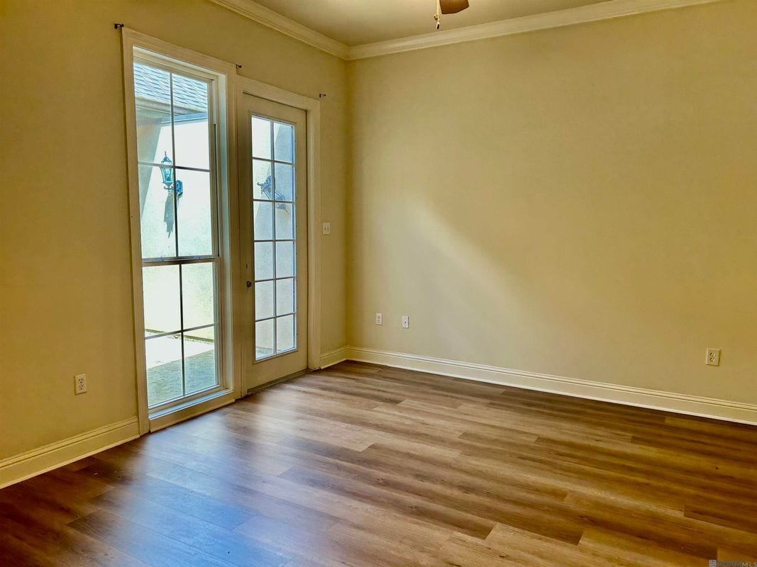 Building Photo - 2137 S Commerce Ave