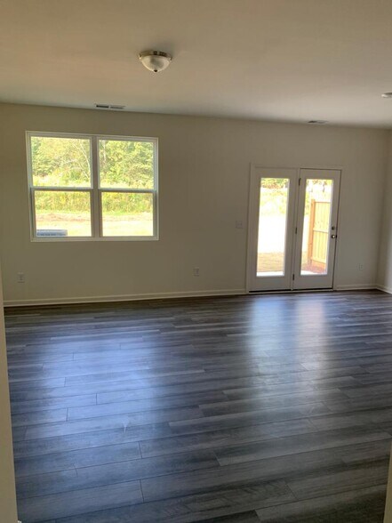 Building Photo - 315 Penn Station Way