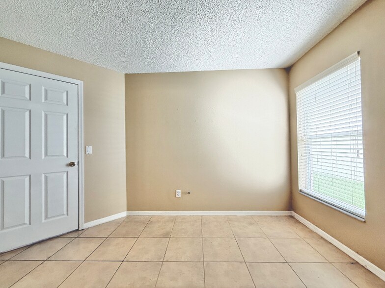 Building Photo - 12859 Enclave Dr