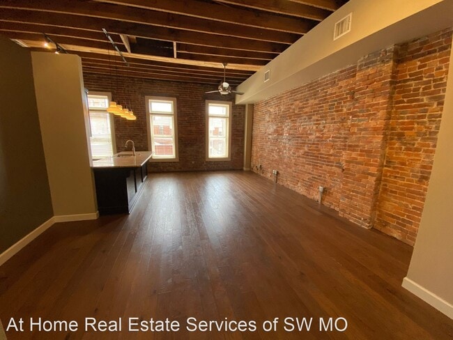 Building Photo - 412 South Ave