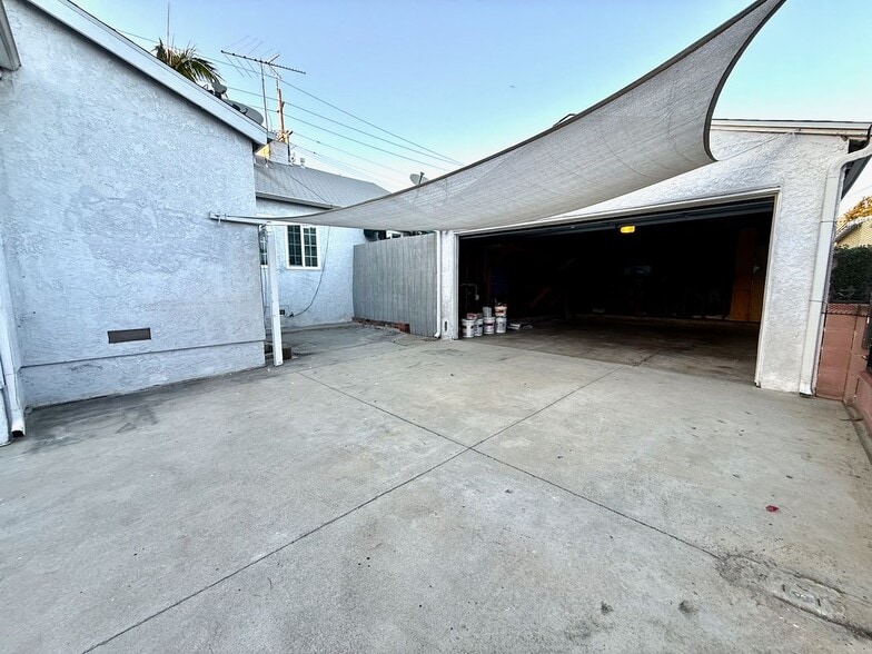 Building Photo - 1004 S Bruce Ln