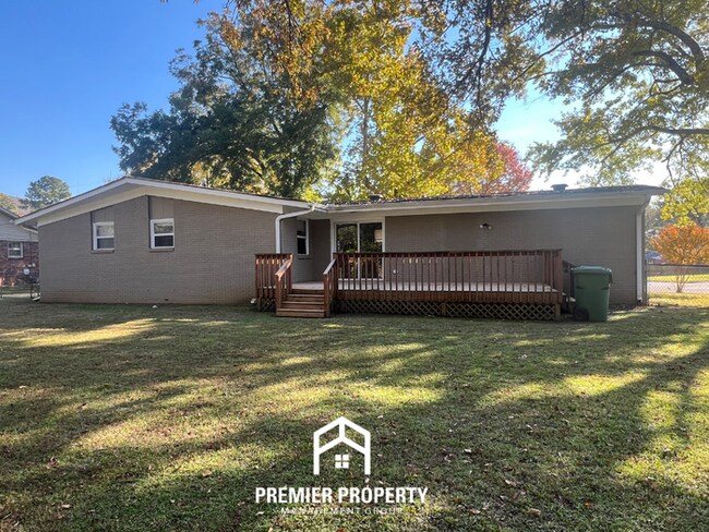 Building Photo - 2322 Rodgers Dr NE