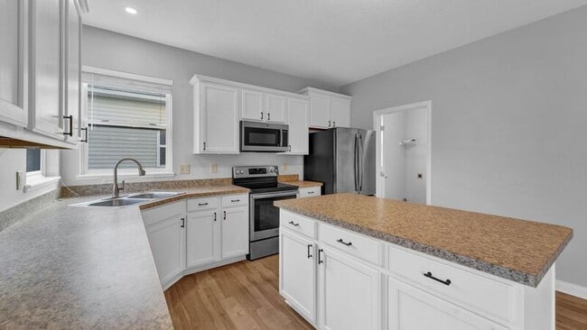 Building Photo - 6294 New Albany Rd W