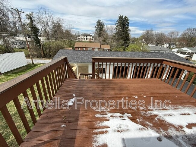 Building Photo - 707 E Unaka Ave