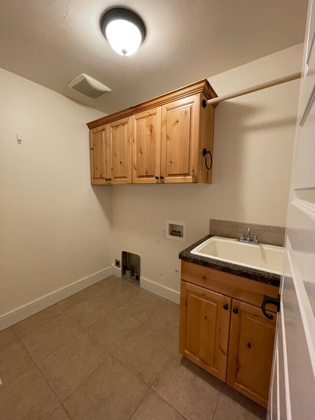 Building Photo - 2009 Autumn Ln