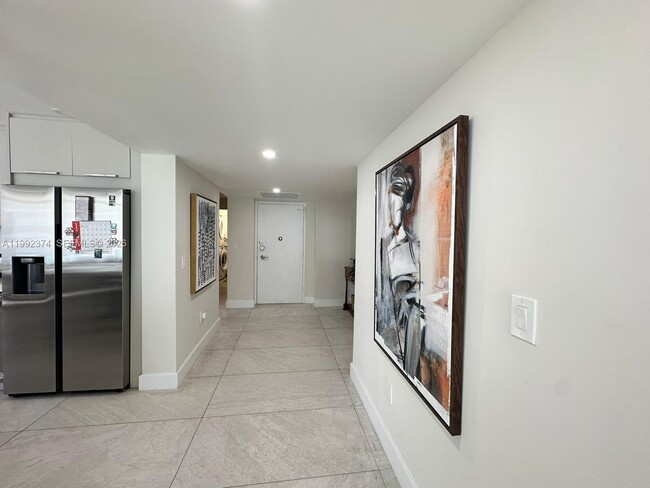 Building Photo - 2751 S Ocean Dr