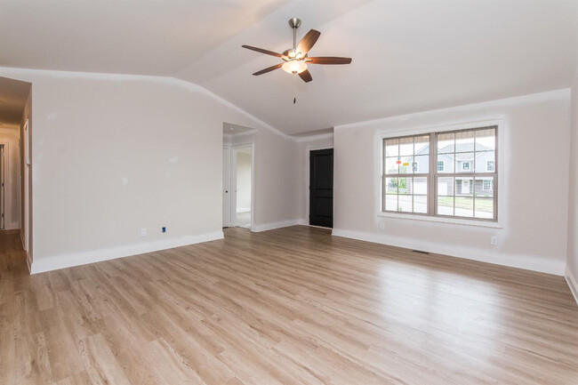 Building Photo - 1140 Orchard Dr