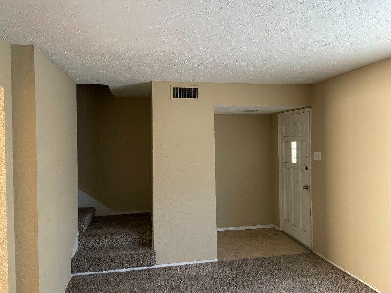 Building Photo - 28 W Creek Ln