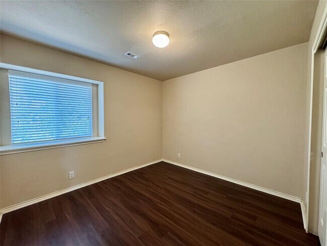 Building Photo - 8629 White Ibis Dr