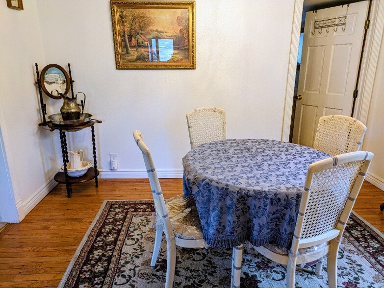 Building Photo - 202 E 3rd High St