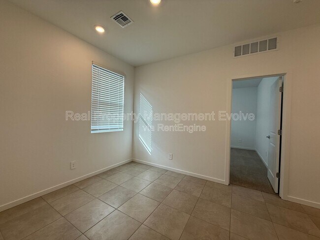 Building Photo - 2484 Fortana Dr