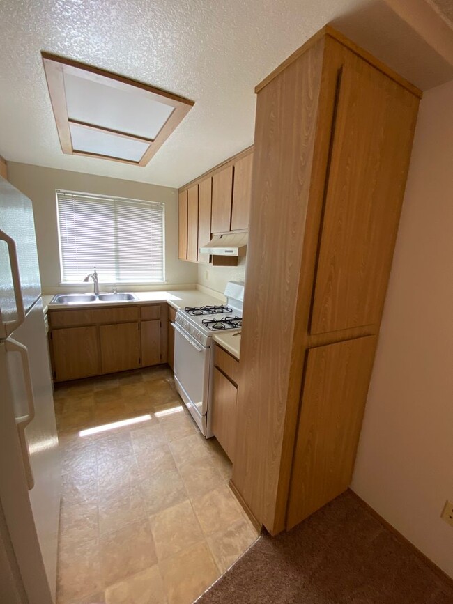 Building Photo - Cirbywoods Condo
