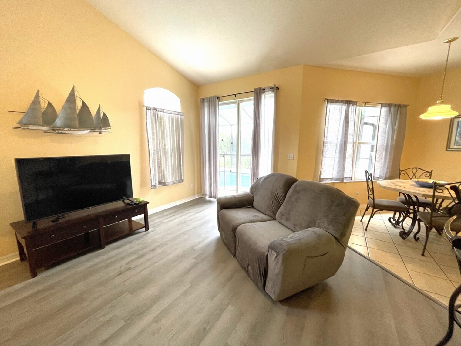 Building Photo - 229 Corvina Dr