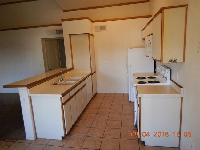 Building Photo - The Villages at Midvale Park 2/2 Condo with AC and all appliances