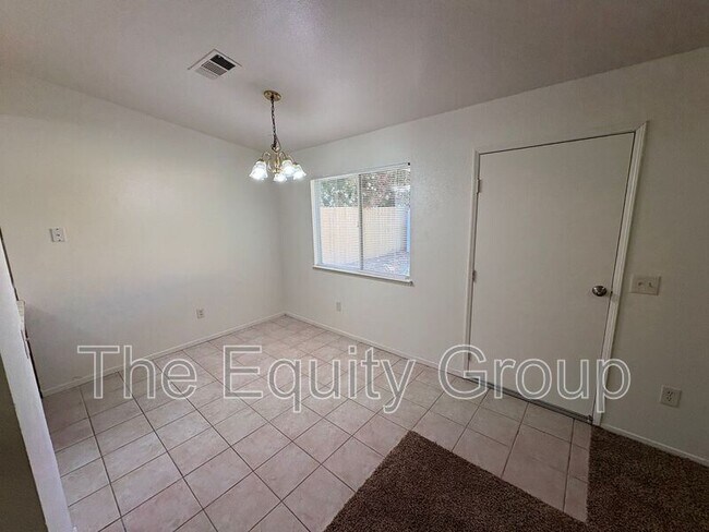 Building Photo - 2210 W Buena Vista Ave