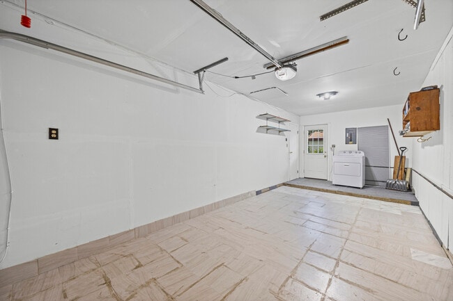 Building Photo - 21W256 Briarcliff Rd
