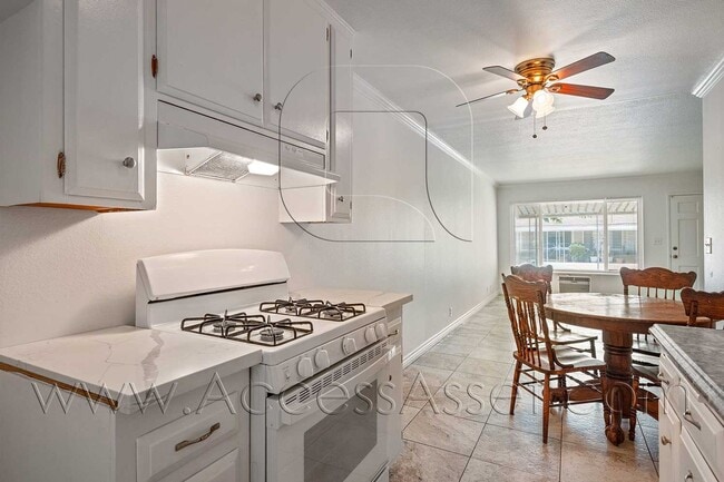 Building Photo - Spacious 2 Beds/2 Bath Home In Highly Desi...