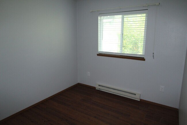 Building Photo - 1020 W Lacrosse Ave