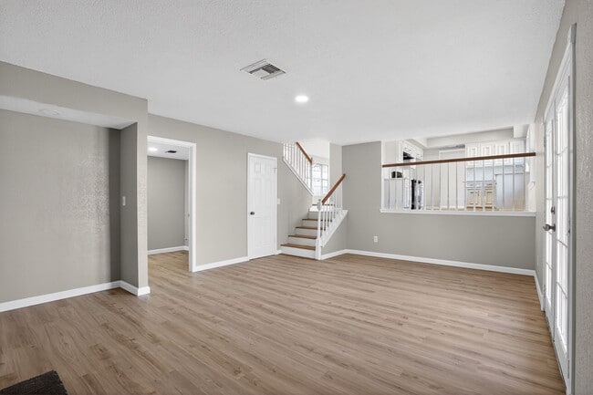 Building Photo - 5103 Devon Green Dr