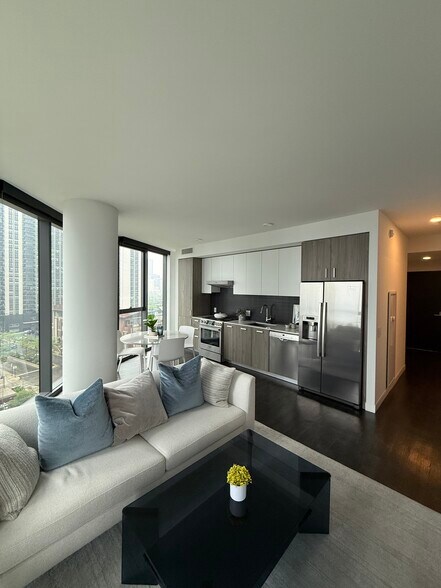 Building Photo - 450 E Waterside Dr