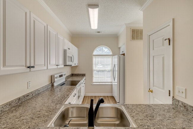 Building Photo - 35 Putters Pl