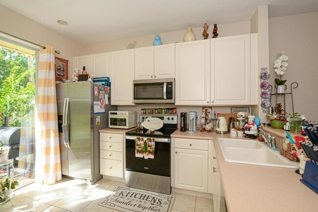 Building Photo - 9949 E Villa Cir