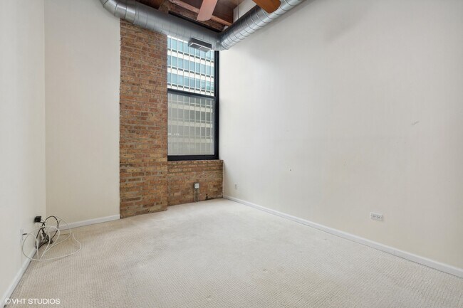 Building Photo - 525 W Superior St