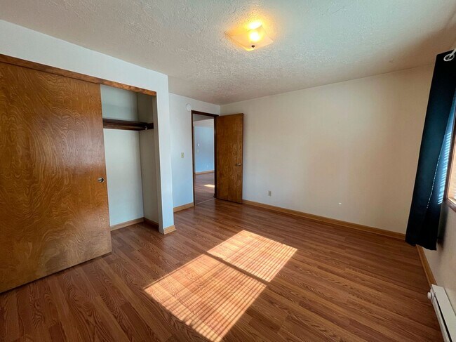 Building Photo - howad01