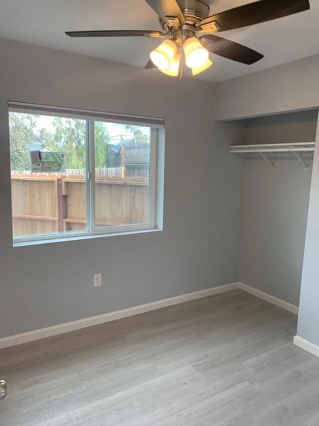 Building Photo - 2 bed 1 Bath on Adobe (Lease out, pending signatures. Check back in a few days!)