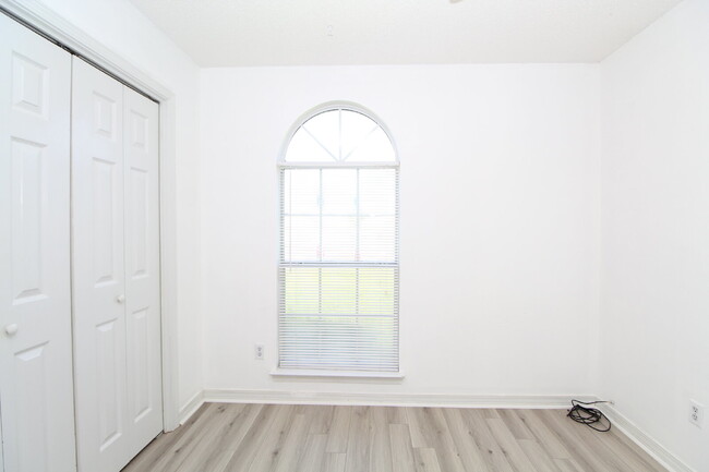 Building Photo - Updated 3-Bed, 2-Bath Home in Charter Oaks...