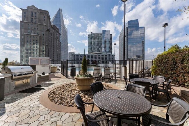 Building Photo - 3324 Peachtree Rd NE