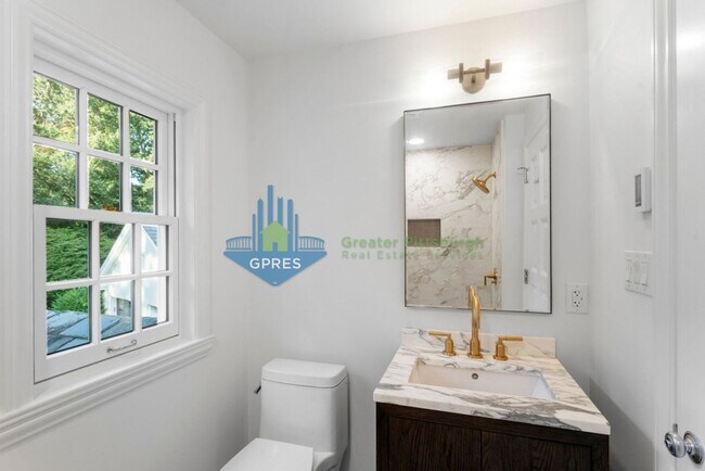 Building Photo - Elegant Fox Chapel 4-Bedroom, 3.5-Bath Home