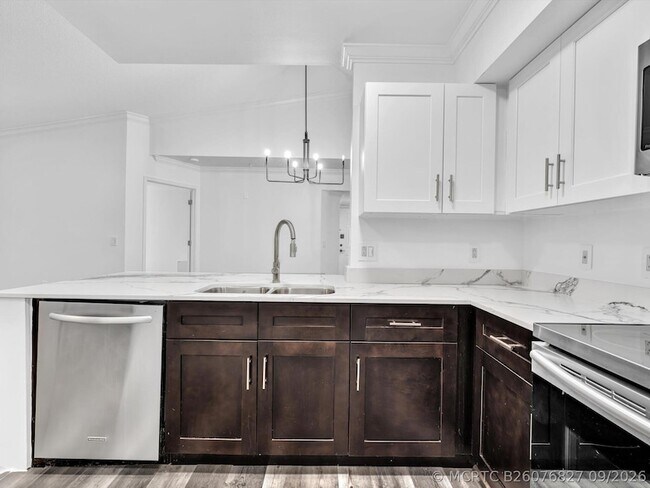 Building Photo - 2433 Centergate Dr