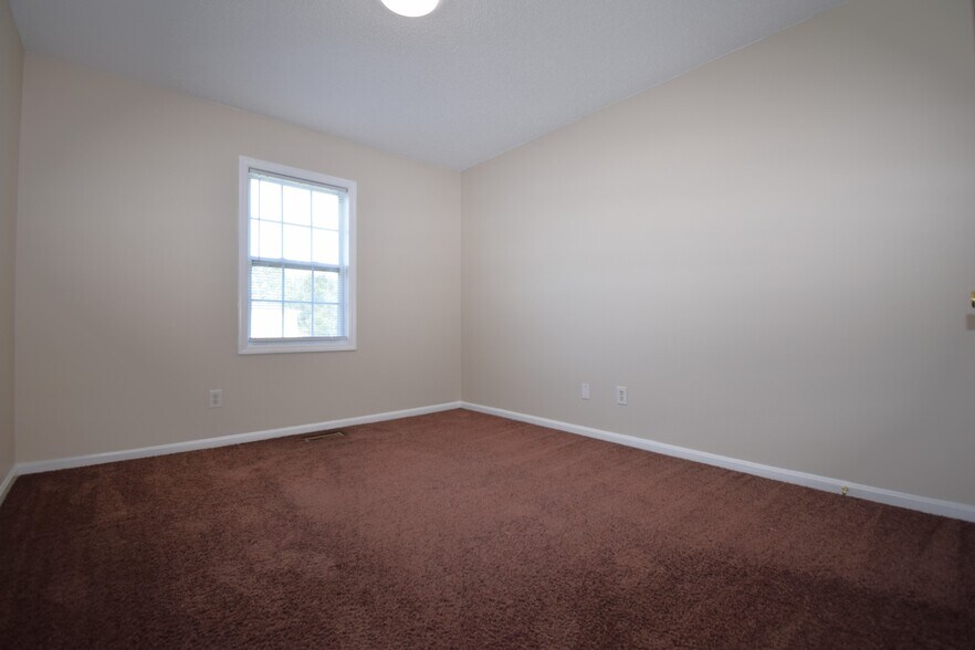 Building Photo - 2380 Vineyard Dr