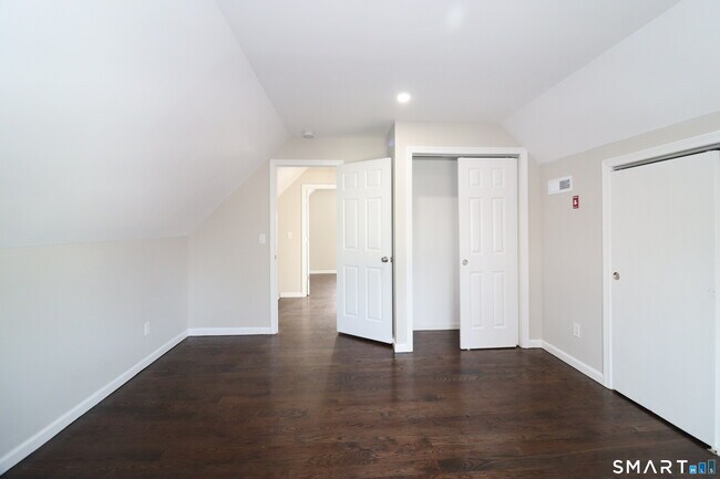 Building Photo - 356 Beechmont Ave