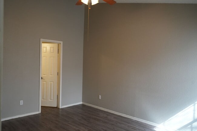 Building Photo - 3/2/2 or 2 Bedroom with an Office