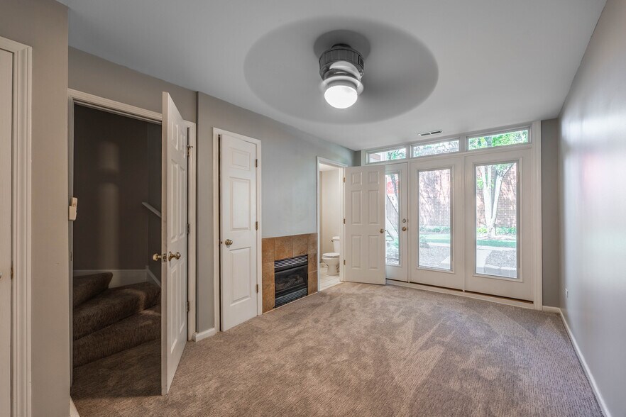 Building Photo - 855 W Erie St