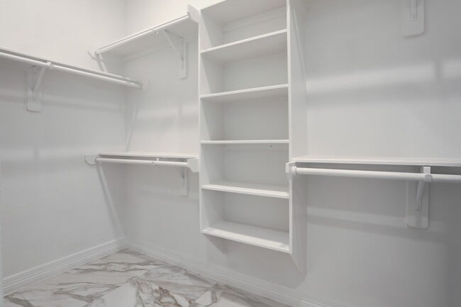 Building Photo - 502 Amalfi Dr