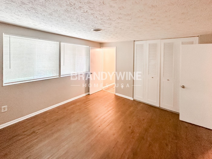 Building Photo - 3005 Forestside Ln