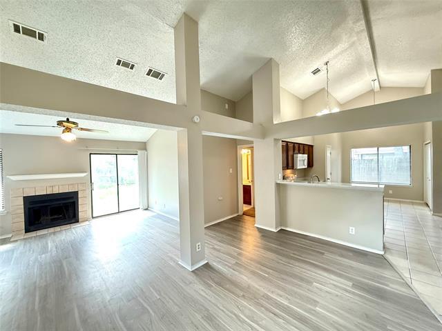Building Photo - 6010 Hollyleaf Dr
