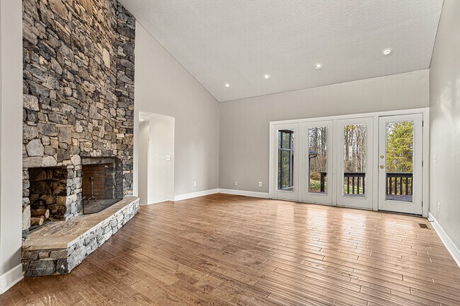 Building Photo - 274 Elkins Rd